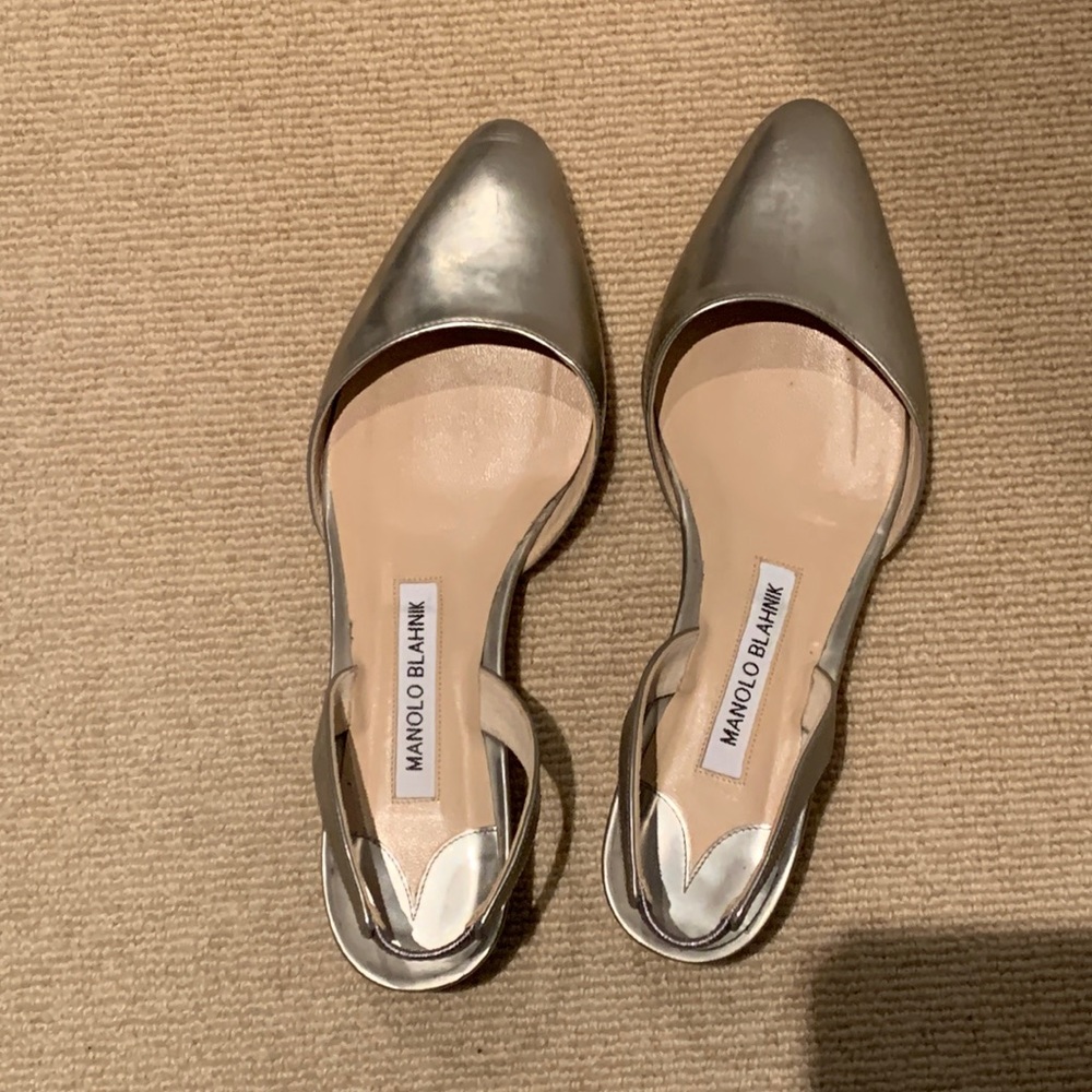 Manolo Blahnik.   Slingback